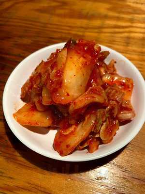 炭火焼ホルモンやきや