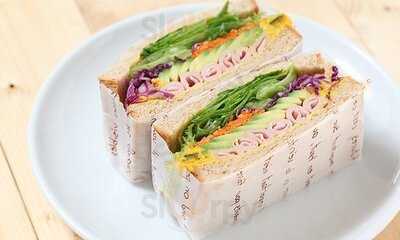 カフェブレーク ホワイティ梅田店