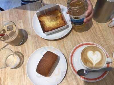 パンとエスプレッソと 南森町交差点