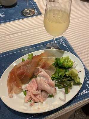 イタリアン居酒屋ダイニングand Farms梅田北新地駅前店