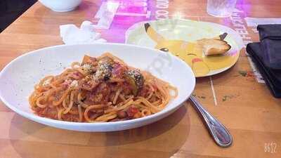 ウツボーノ 本町の愉快な食堂