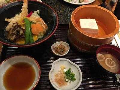 とうふ料理 鈴丸屋 大丸心斎橋店