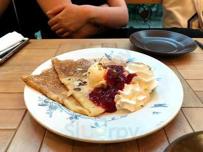 インテリアブックワームカフェ