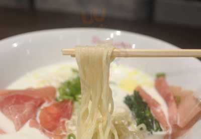 黄金の塩らぁ麺 ドゥエイタリアン 大阪店