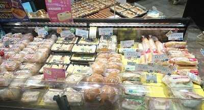 志津屋 京阪三条店