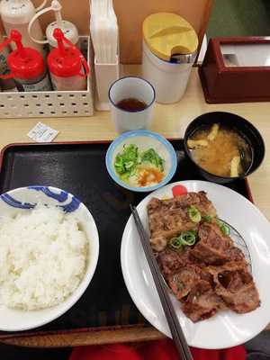 松屋 南津守店