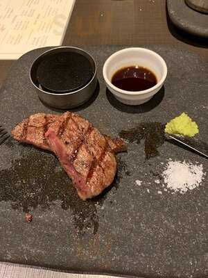 ステーキ ザ ファースト 北新地