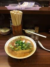 中華そば 餃子専門店 なるかみ