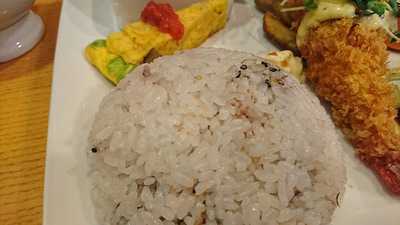 コム シェ トワ