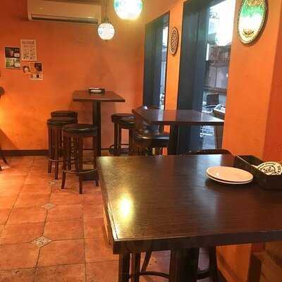 ニニョ トラヴィエソ 京橋