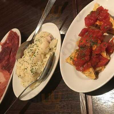 ニニョ トラヴィエソ 京橋