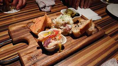 ニニョ トラヴィエソ 京橋