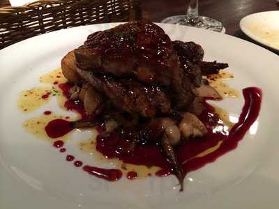 ニニョ トラヴィエソ 京橋