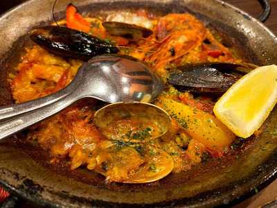 ニニョ トラヴィエソ 京橋