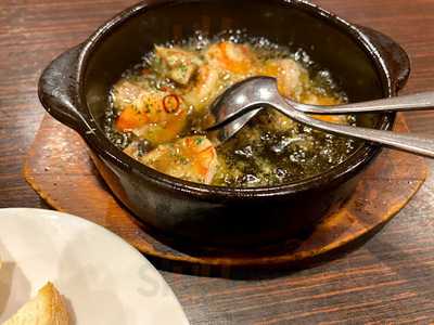 ニニョ トラヴィエソ 京橋