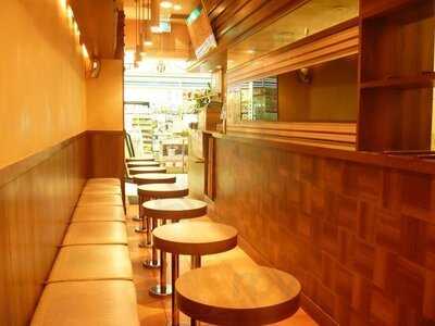 シャト・レーヌ 大阪駅前第2ビル店