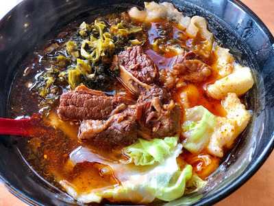 四川麻辣牛肉麺