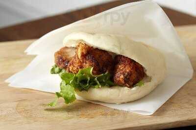 空飛ぶからあげ 大阪梅田店