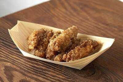 空飛ぶからあげ 大阪梅田店