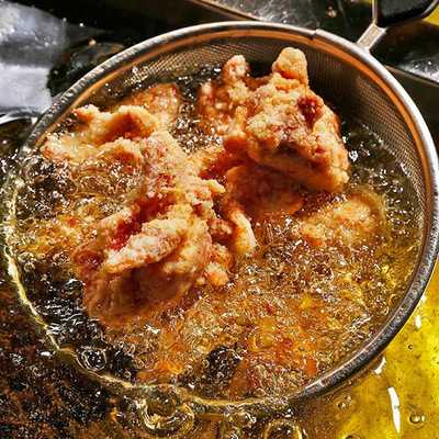 京橋東応援団 大分からあげと鉄板焼 勝男