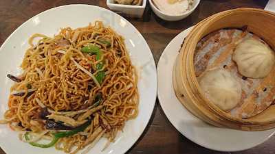 羽根つき焼き小龍包 鼎’s 堺筋本町店