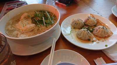 羽根つき焼き小龍包 鼎’s 堺筋本町店