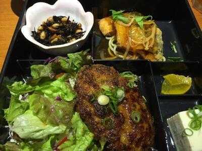 ダイニング酒場 とまり木