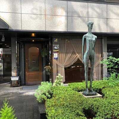 カフェルーム・マダム