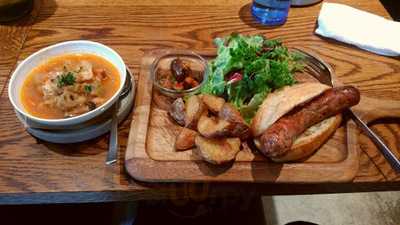 炭火焼ソーセージ酒場salumeria