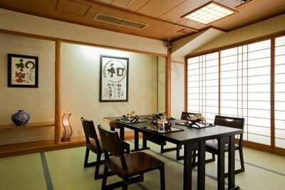 大和屋本店 お食事処