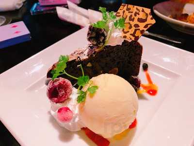 ダイニングダーツバーbee 梅田