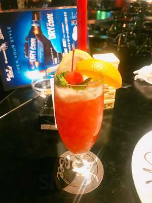 ダイニングダーツバーbee 梅田