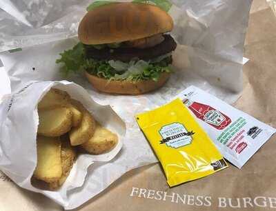 フレッシュネスバーガー心斎橋オーパ店