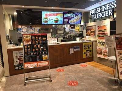 フレッシュネスバーガー心斎橋オーパ店
