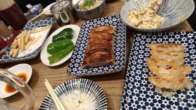 肉汁餃子と190円レモンサワー しんちゃん 谷四店