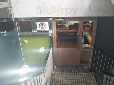 にくまるや本店