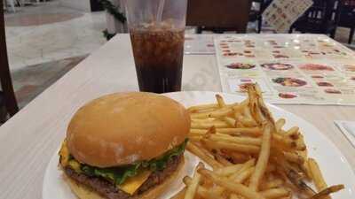 テディーズ ビガー バーガー 横浜みなとみらいワールドポーターズ店