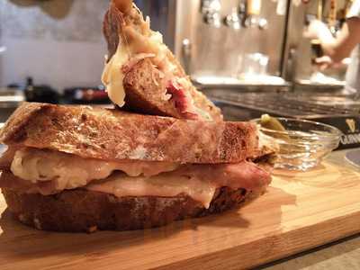 Hop-scotch Craft Beer & Whiskey 飯田橋店