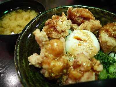 とりまる クイーンズイースト店