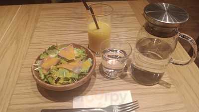 壁の穴日比谷シャンテ店