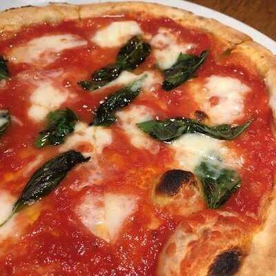 Pizza Salvatore Cuomo センター南