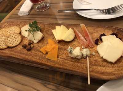 カフェ＆ワイン バジル