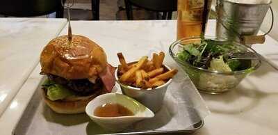 世界のビールと肉料理 Sunday 水道橋