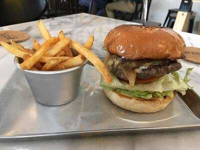 世界のビールと肉料理 Sunday 水道橋