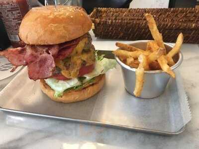 世界のビールと肉料理 Sunday 水道橋