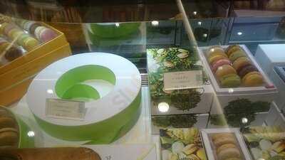 ピエール・エルメ 渋谷ヒカリエ Shinqs店