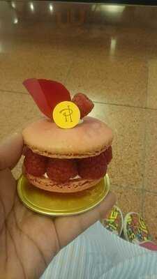 ピエール・エルメ 渋谷ヒカリエ Shinqs店