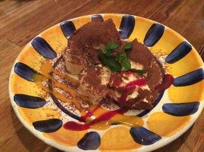 トラットリア ドゥエ コローリ