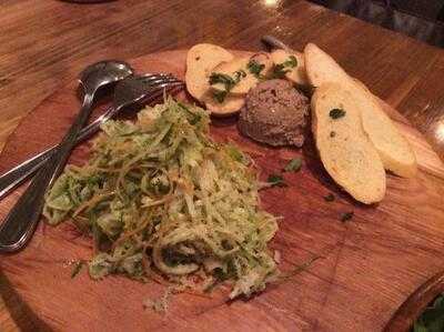 トラットリア ドゥエ コローリ