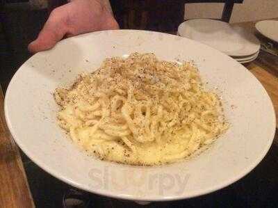 トラットリア ドゥエ コローリ